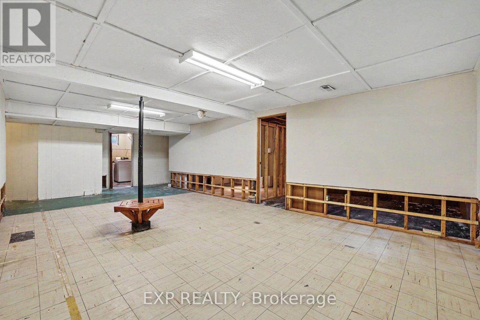 16 ELMSLEY CRESCENT - 24