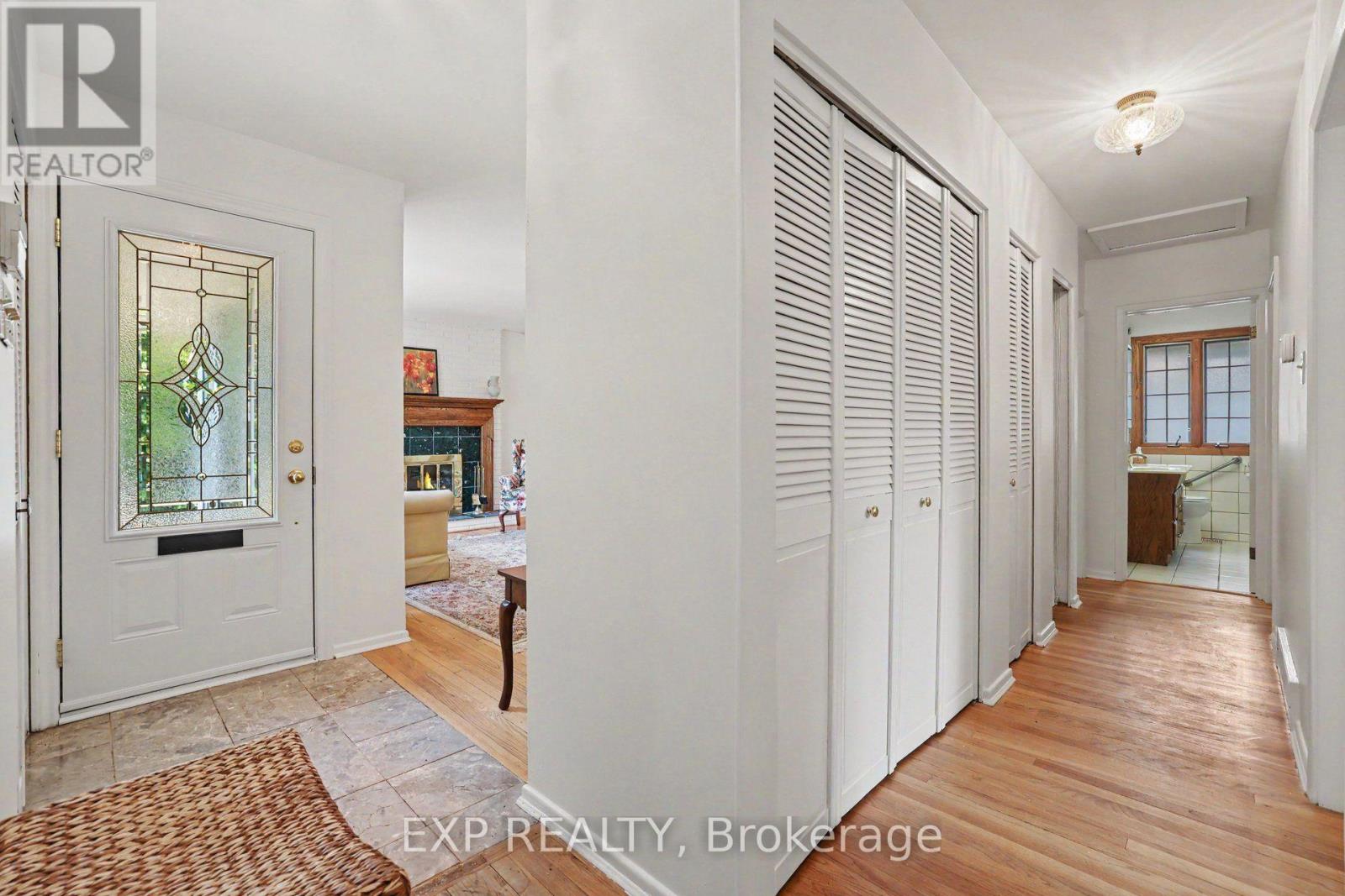 16 ELMSLEY CRESCENT - 4