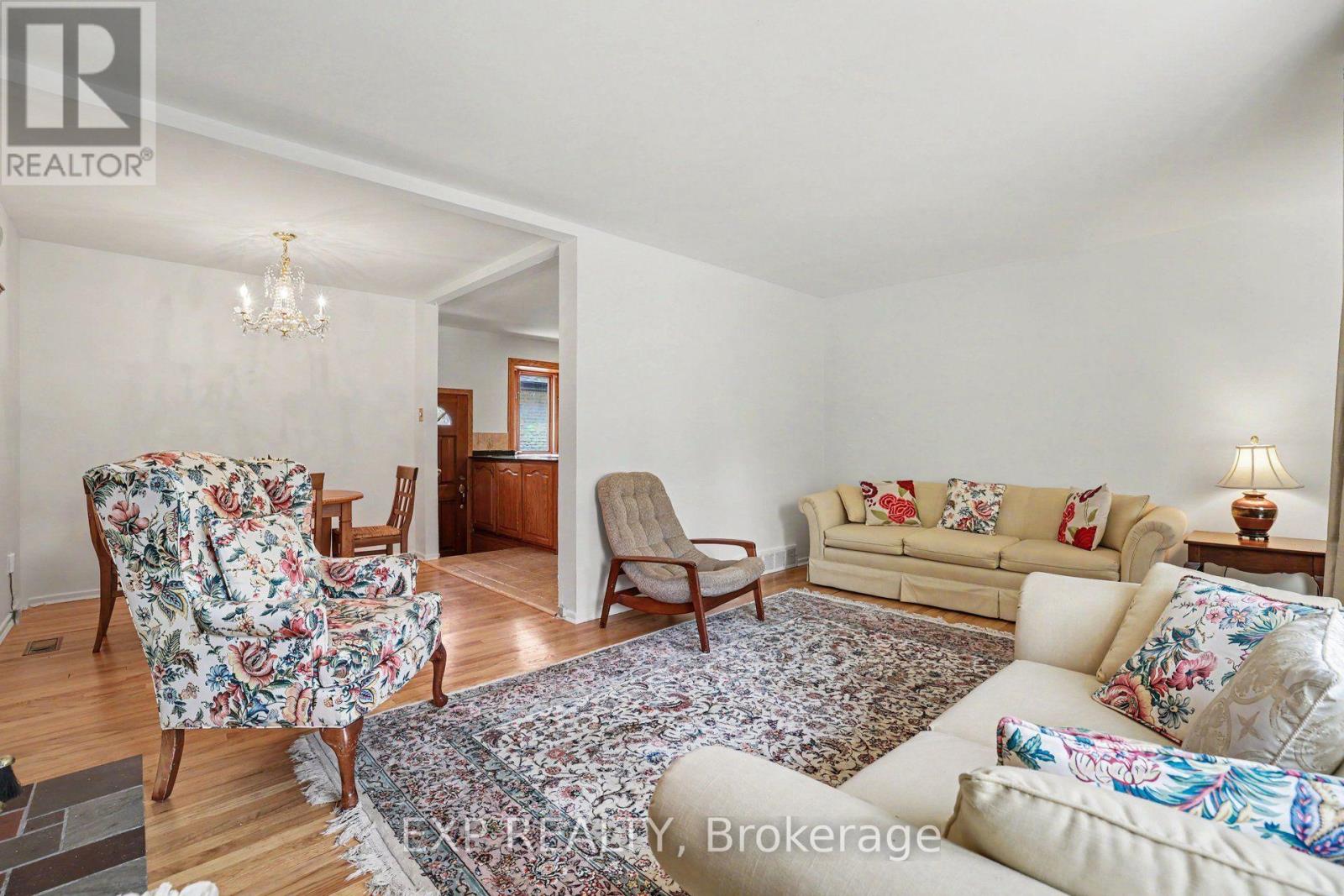 16 ELMSLEY CRESCENT - 6