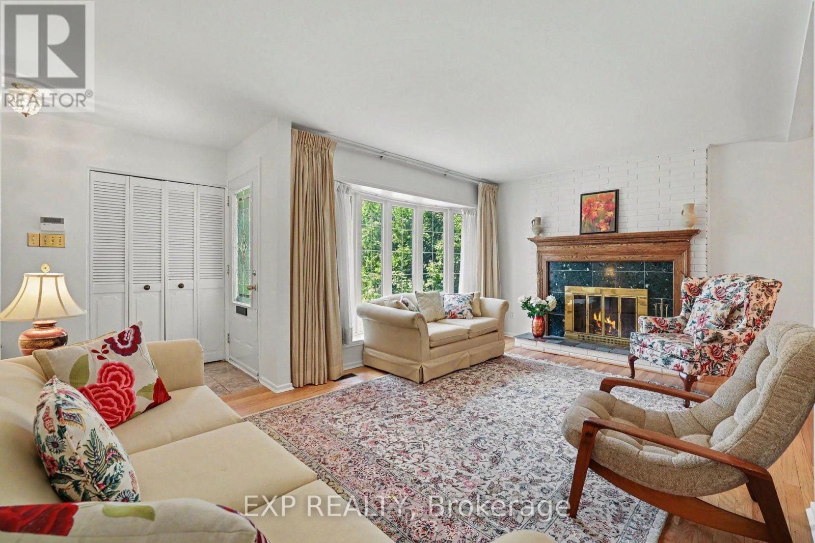 16 ELMSLEY CRESCENT - 8
