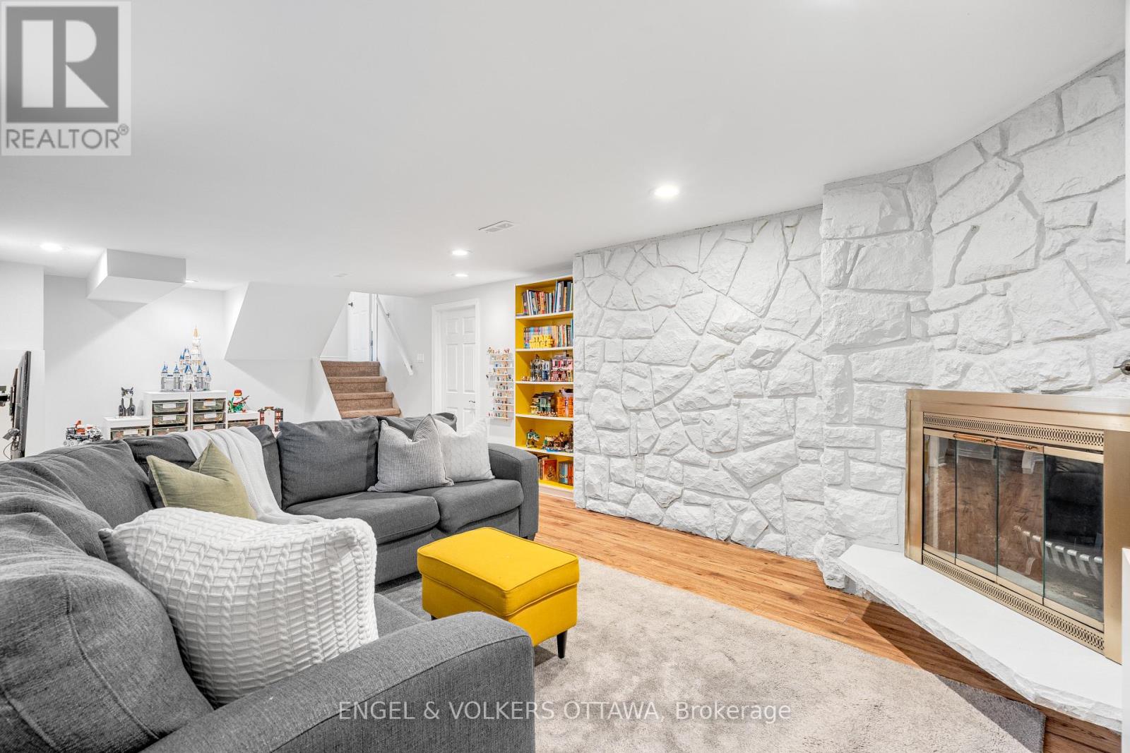 1941 CONRAD AVENUE - 25