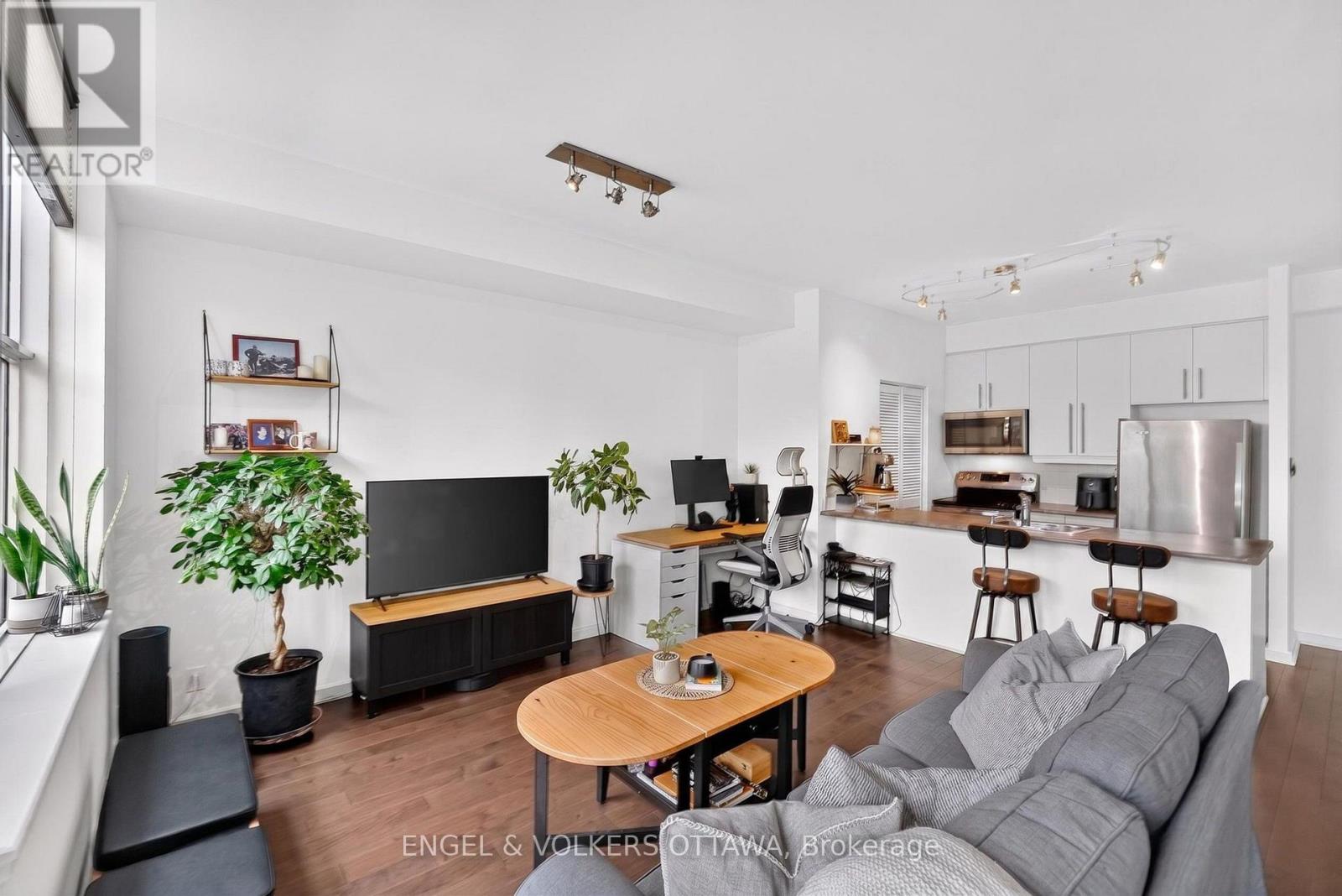 Condos for Sale in Ottawa – 203 – 150 CAROLINE AVENUE, Ottawa – By Peter Sagos - Image 9