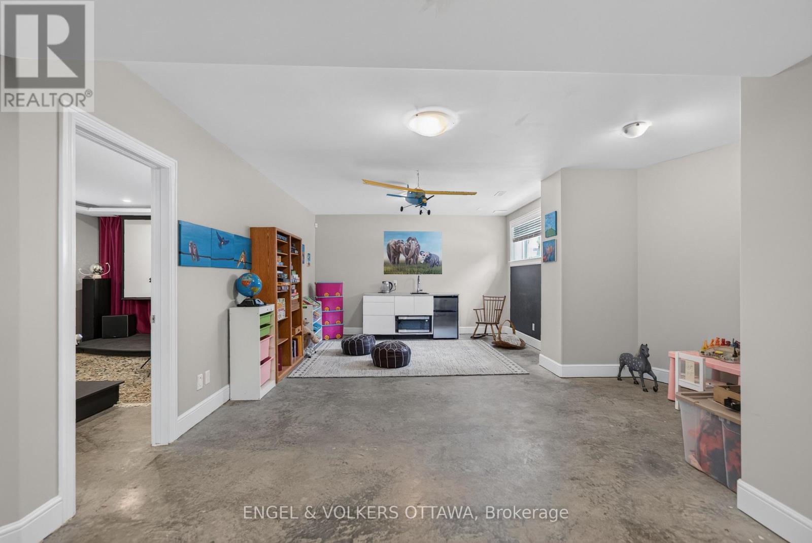 64 HELENA STREET - 35