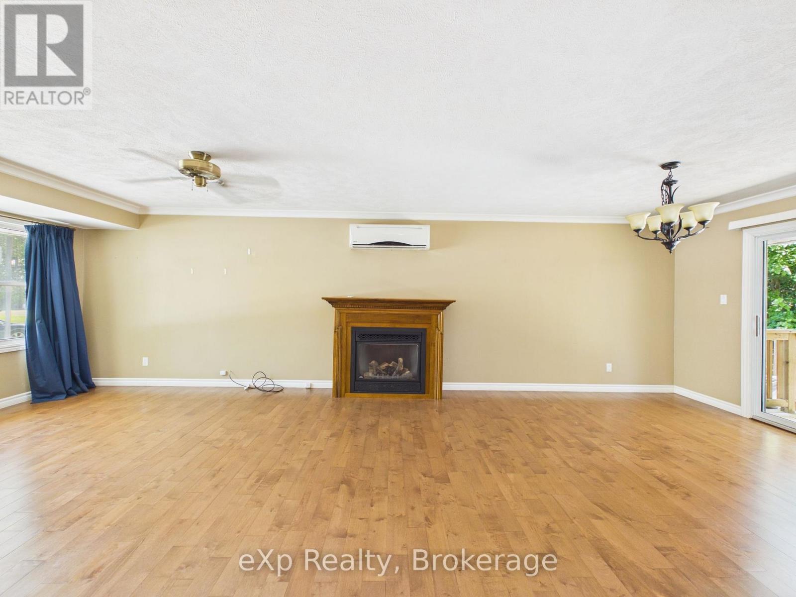 1024 WELLINGTON STREET - 11