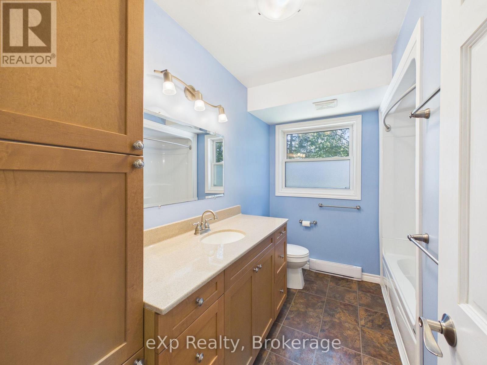 1024 WELLINGTON STREET - 16