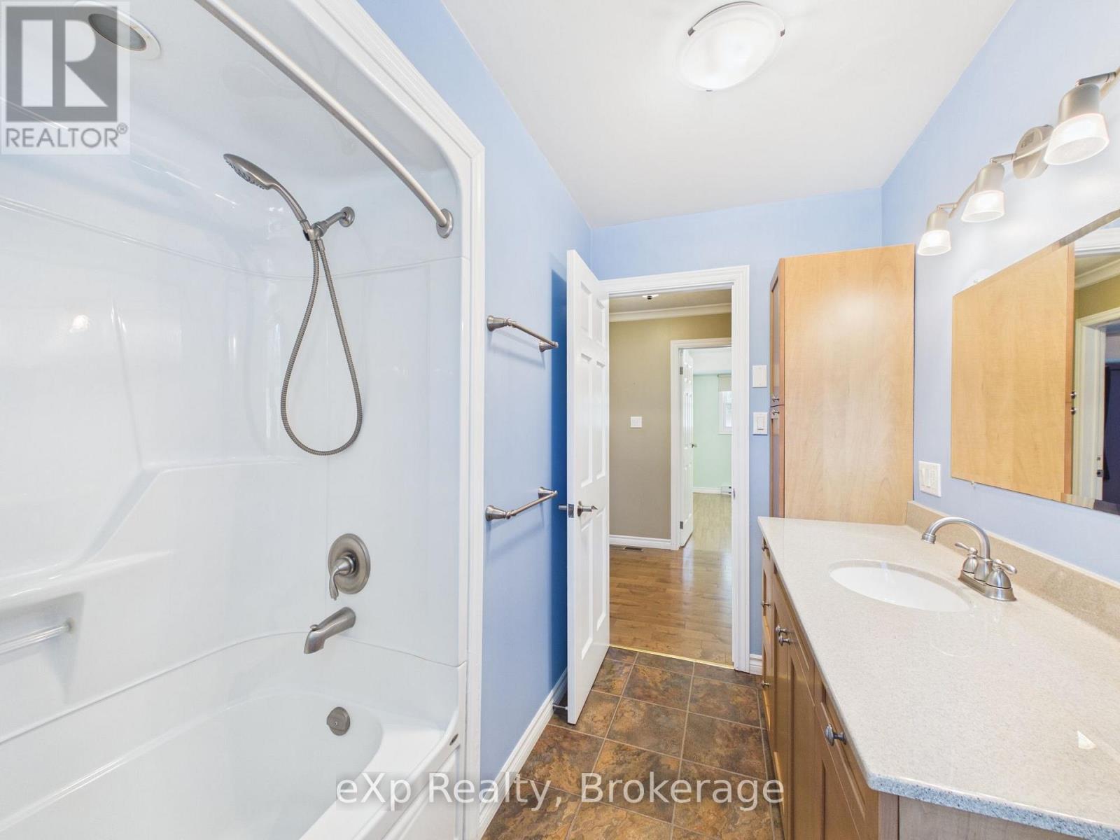 1024 WELLINGTON STREET - 17