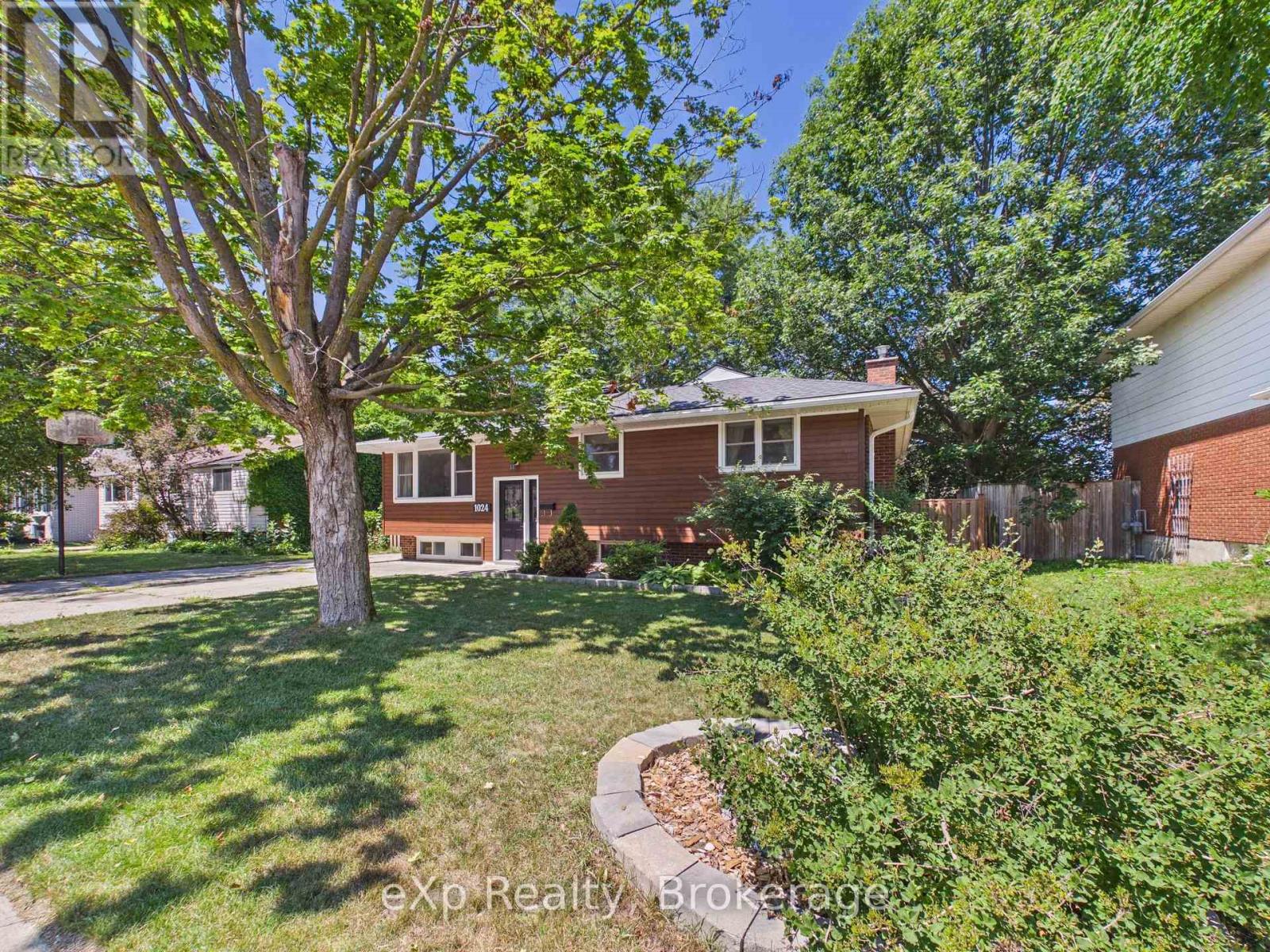 1024 WELLINGTON STREET - 2