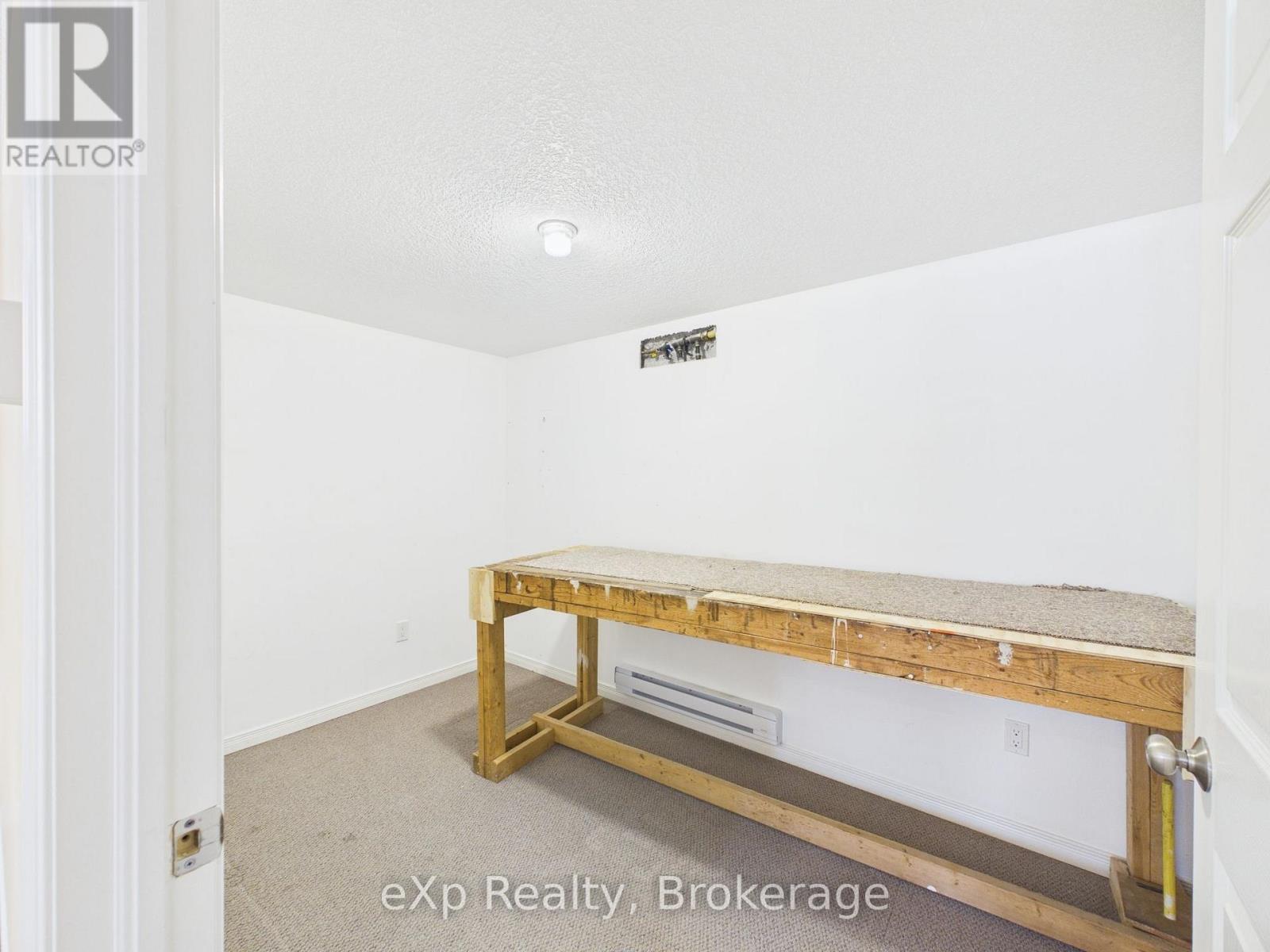 1024 WELLINGTON STREET - 23