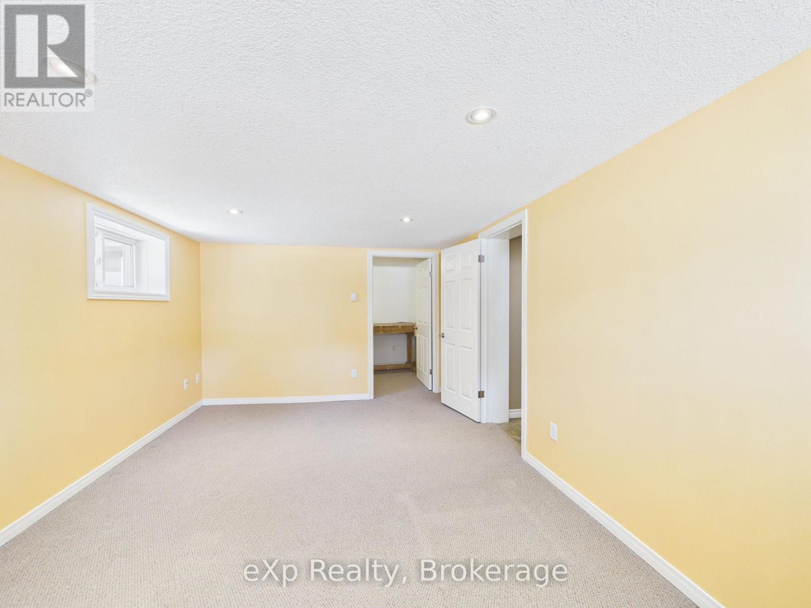 1024 WELLINGTON STREET - 22
