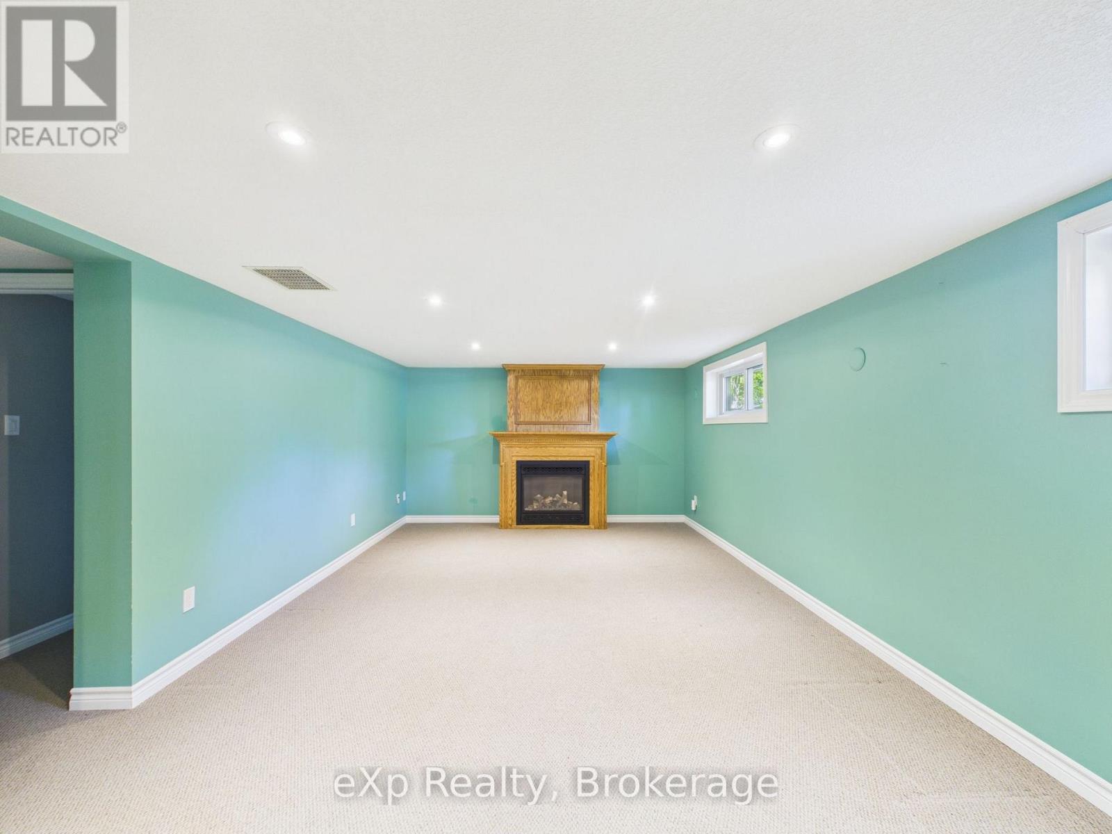 1024 WELLINGTON STREET - 31