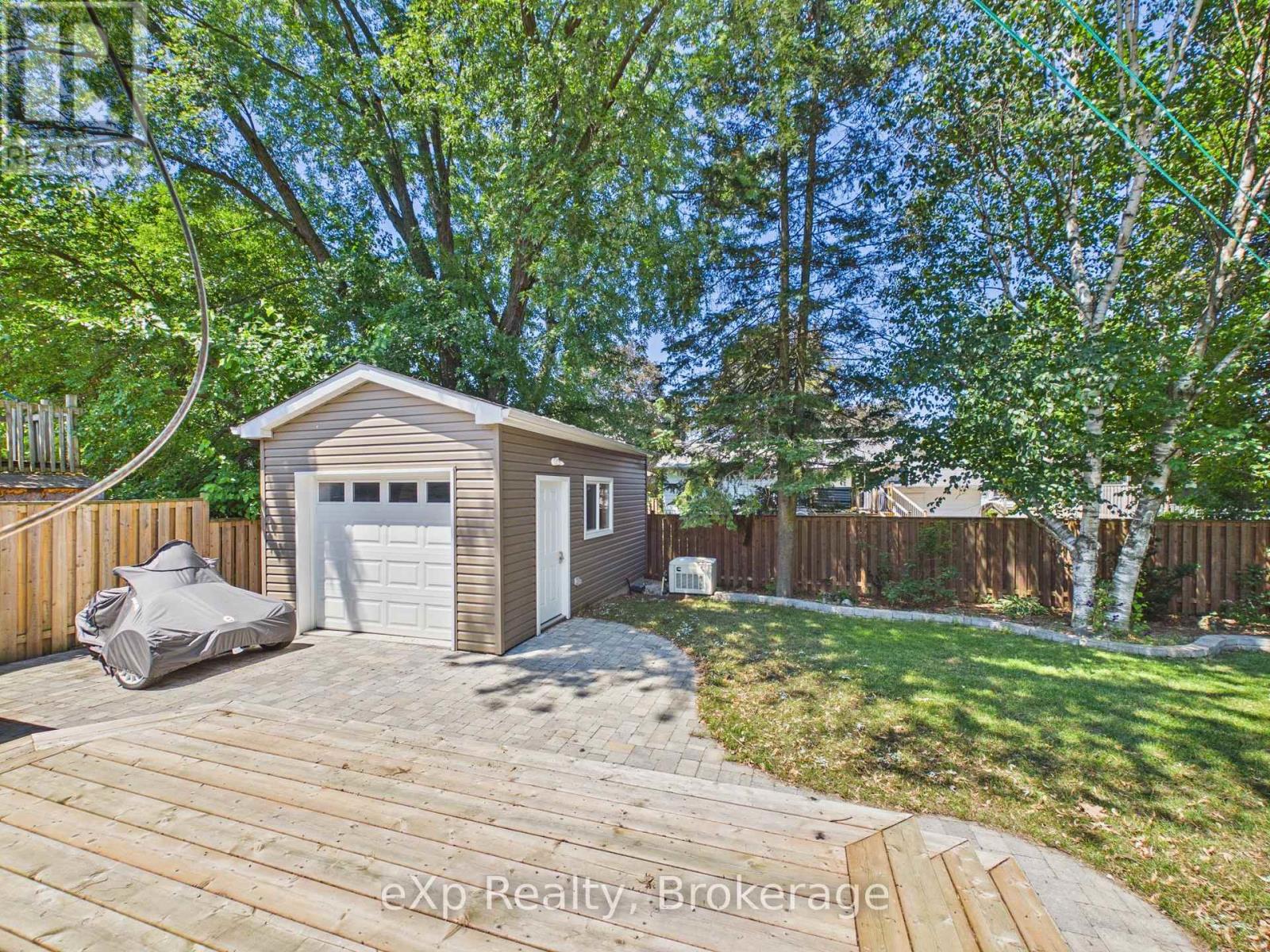 1024 WELLINGTON STREET - 35