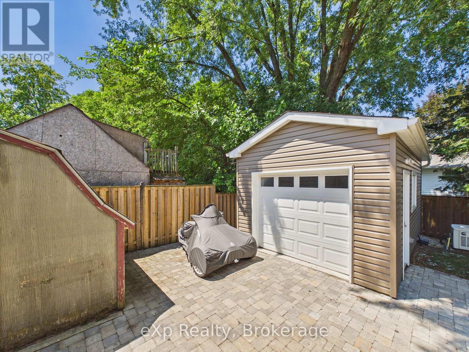 1024 WELLINGTON STREET - 36