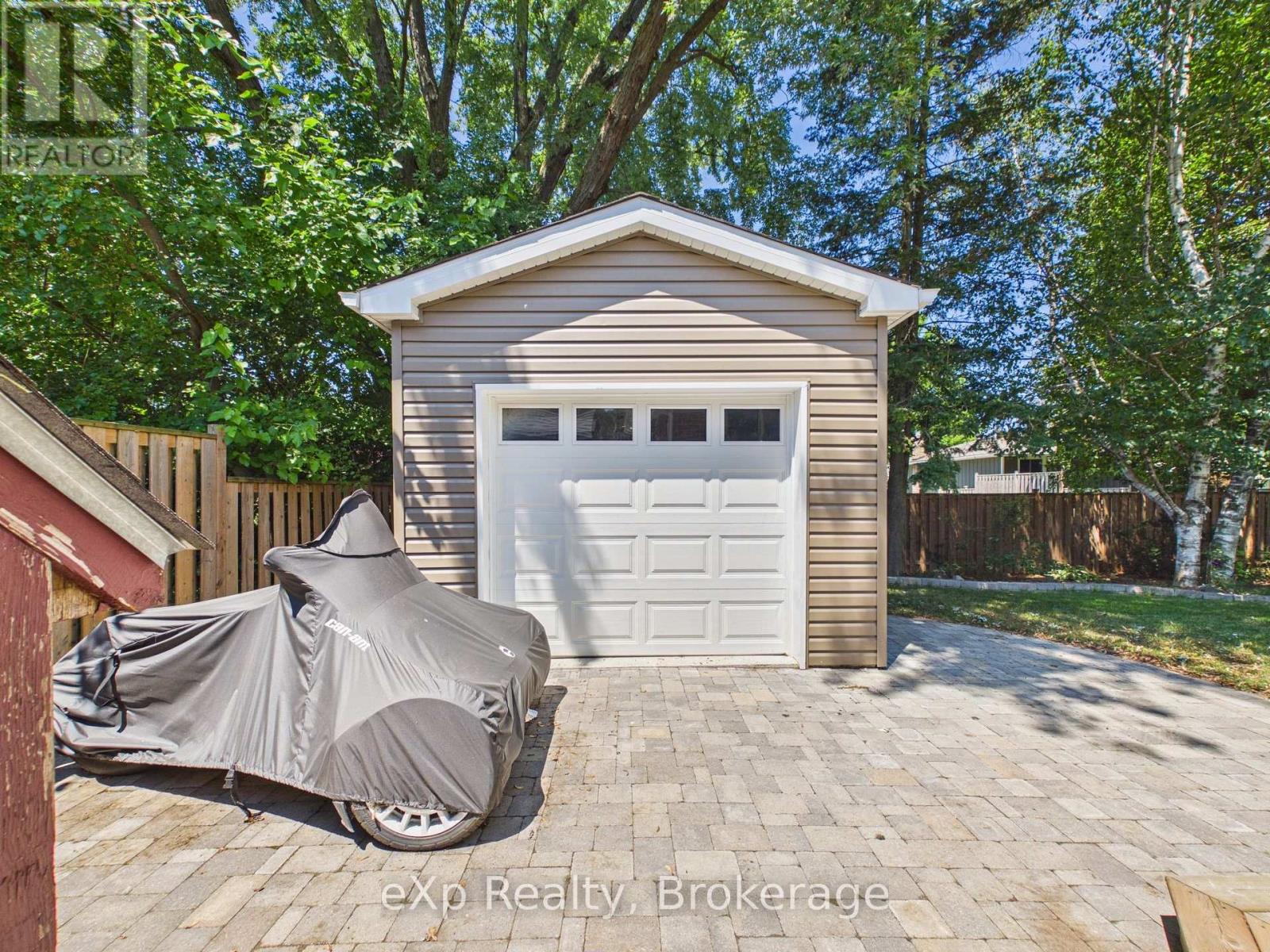 1024 WELLINGTON STREET - 37