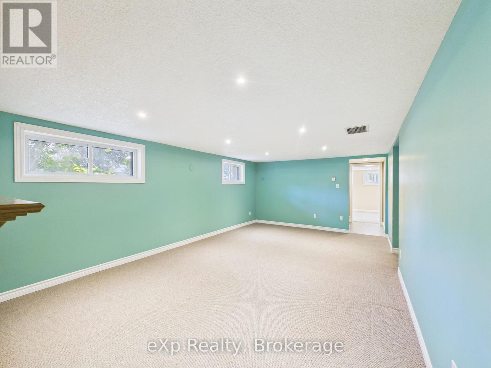1024 WELLINGTON STREET - 32