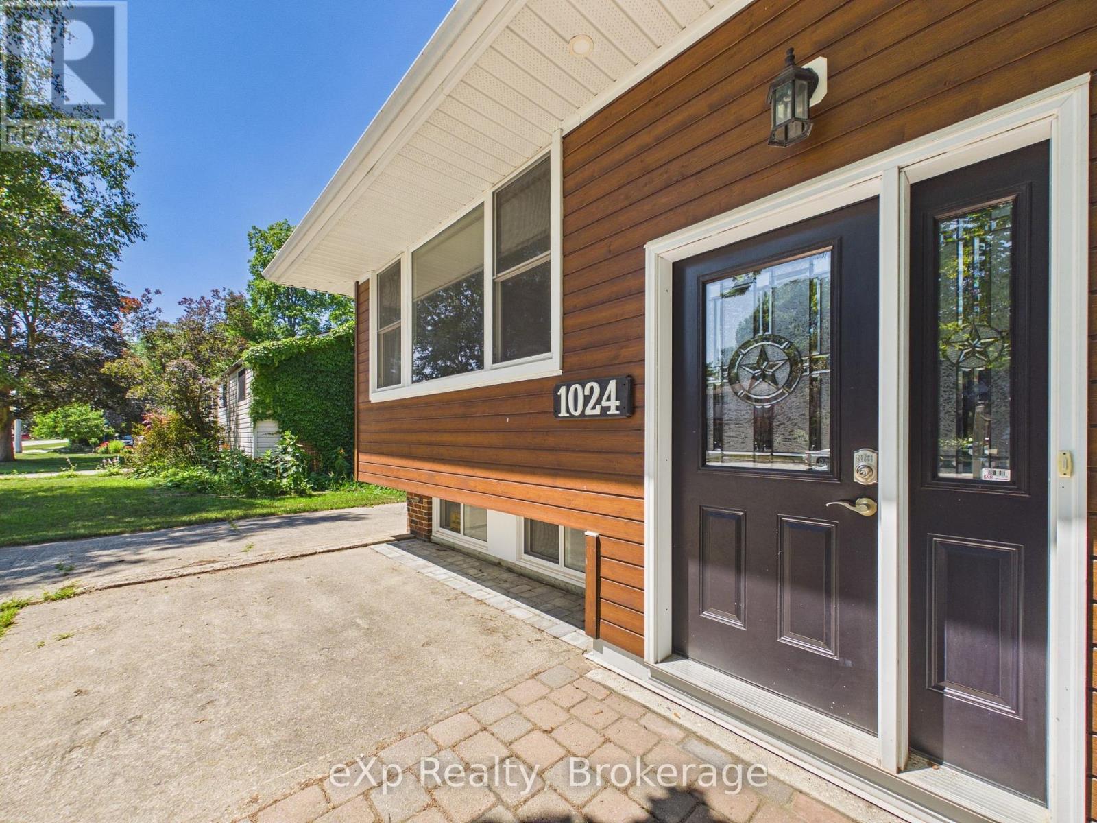 1024 WELLINGTON STREET - 5