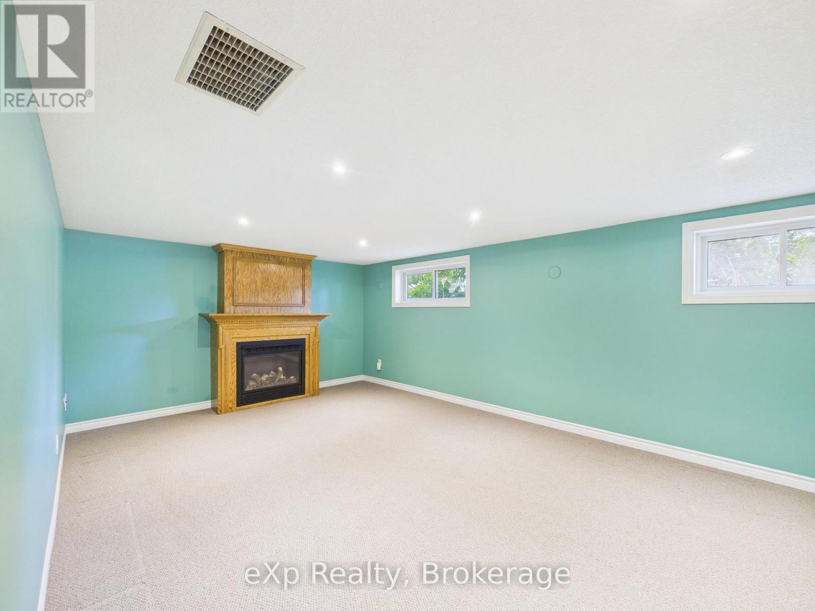 1024 WELLINGTON STREET - 30