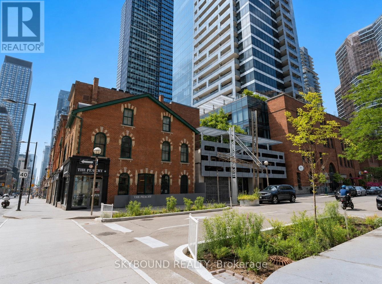 #223 5 ST. JOSEPH STREET E - 2