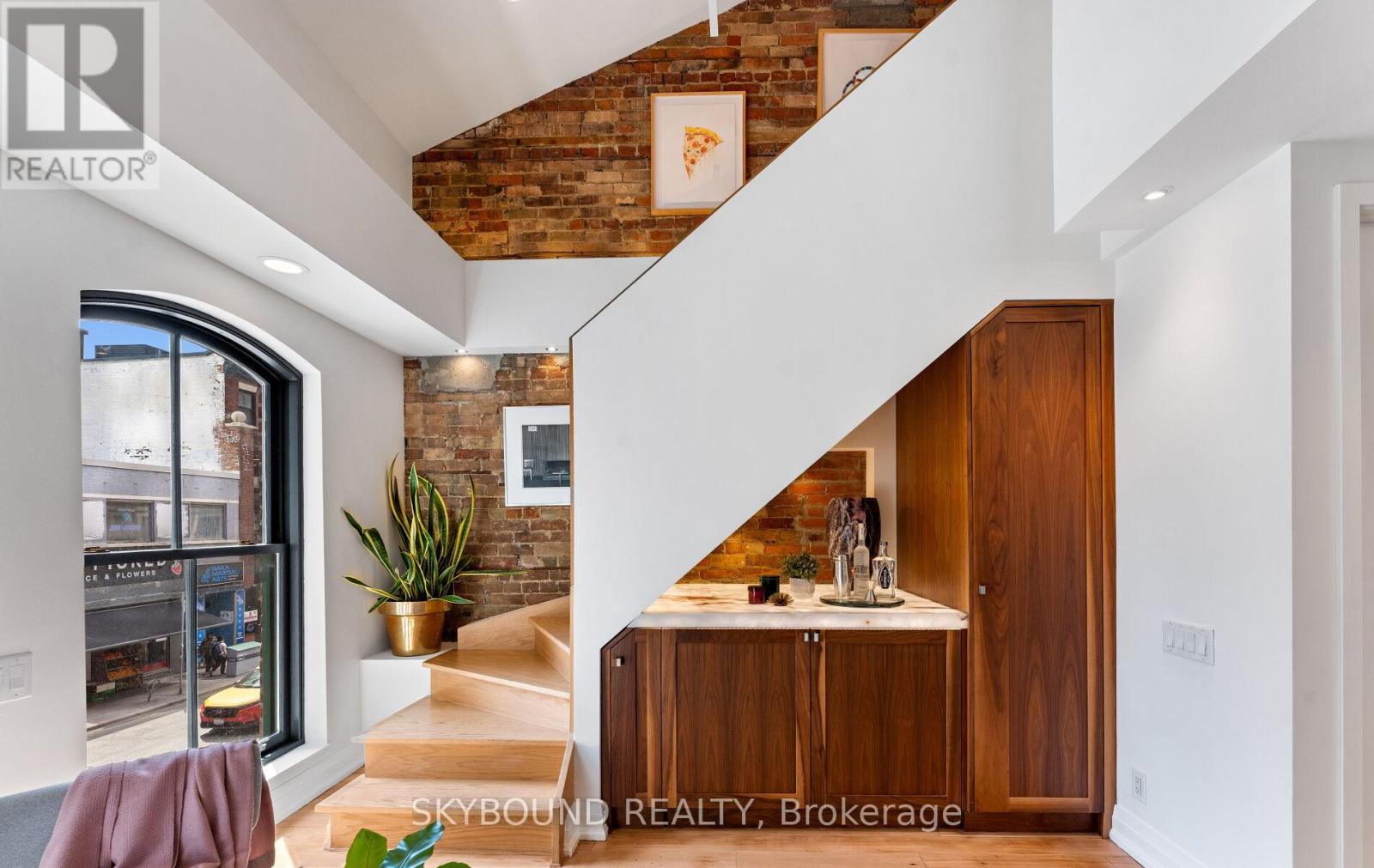 #223 5 ST. JOSEPH STREET E - 3