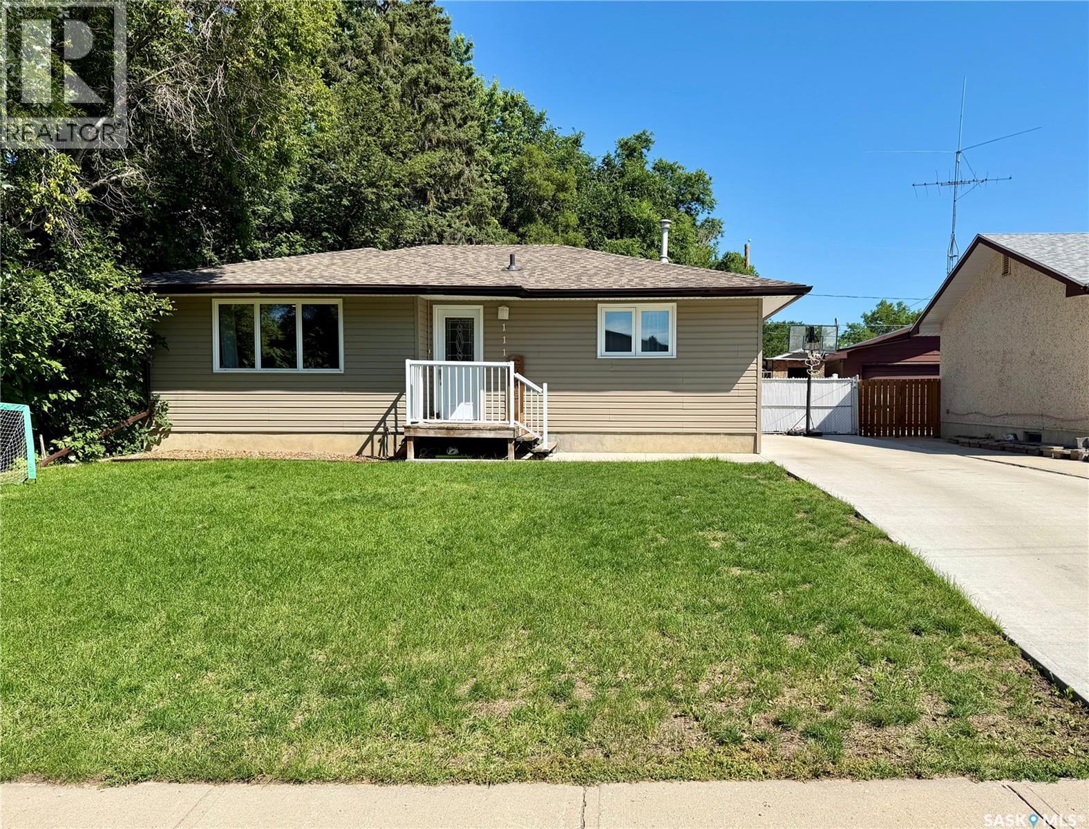 1110 Hastings STREET - 1