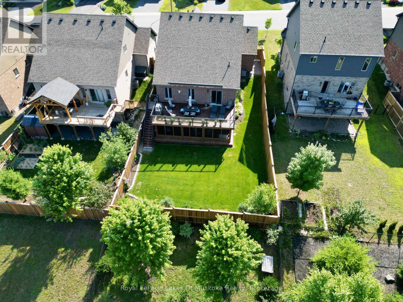 11 BRAESIDE CRESCENT - 43
