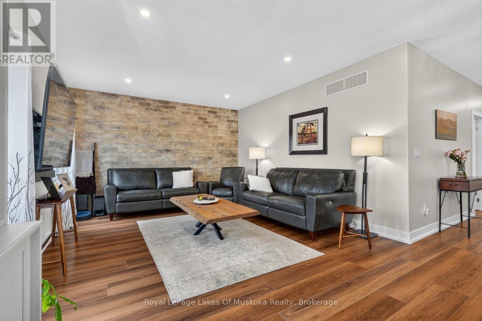 11 BRAESIDE CRESCENT - 6