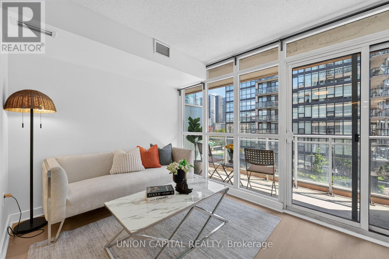 #551 10 CAPREOL COURT - 17