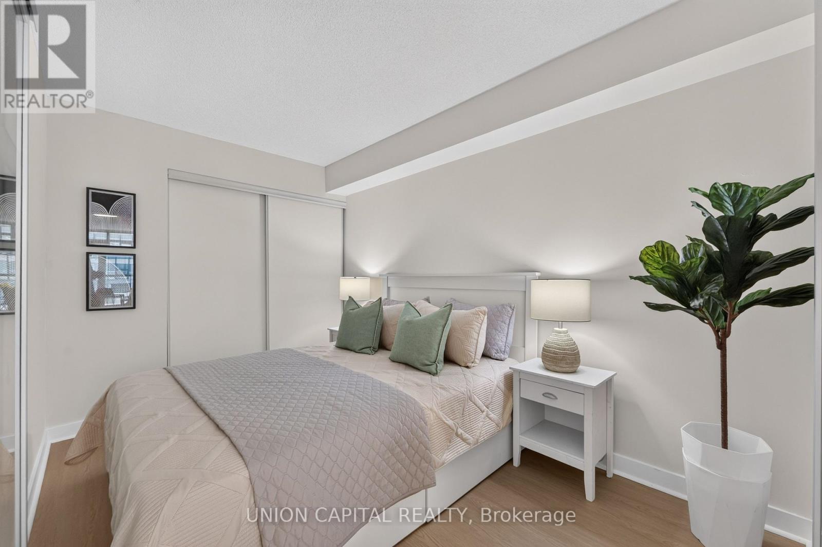 #551 10 CAPREOL COURT - 18