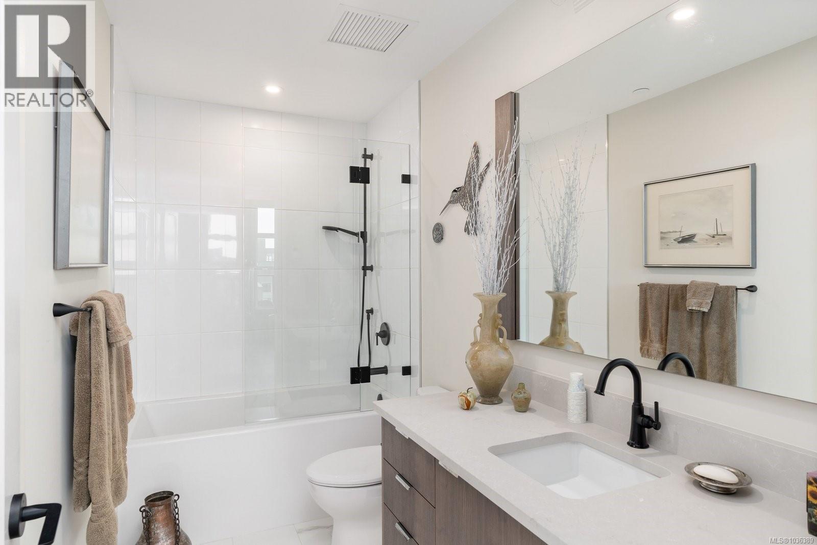 #603 2520 Hackett Cres - 33