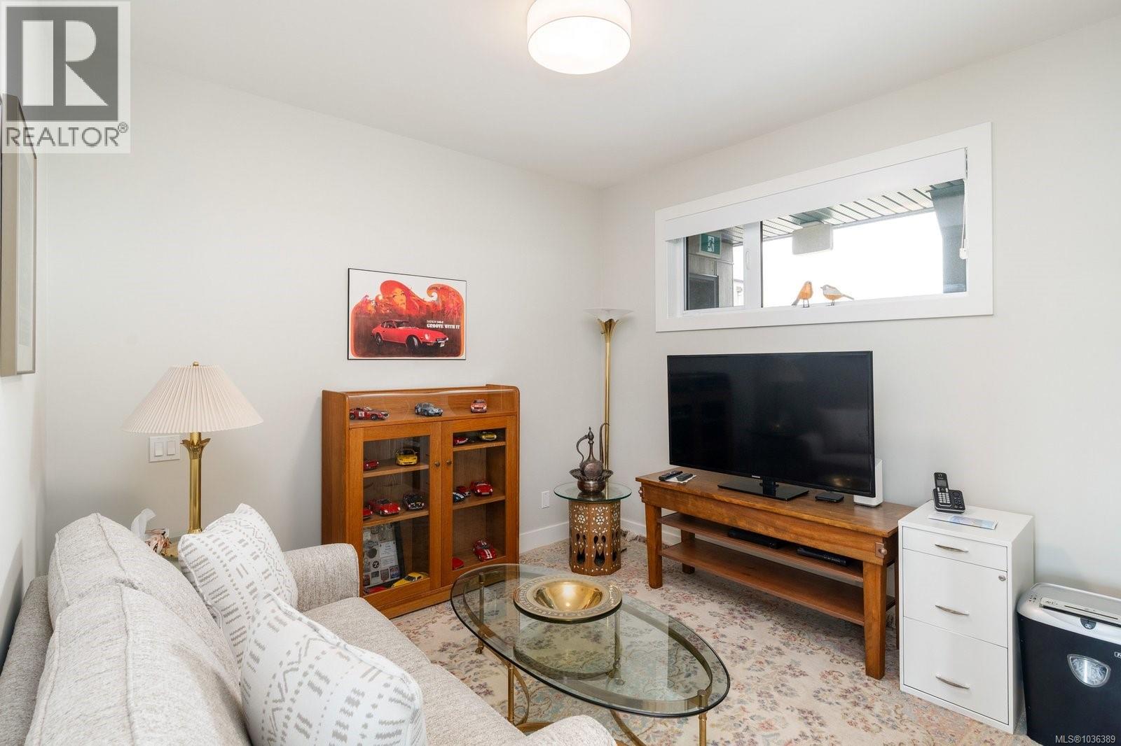 #603 2520 Hackett Cres - 32