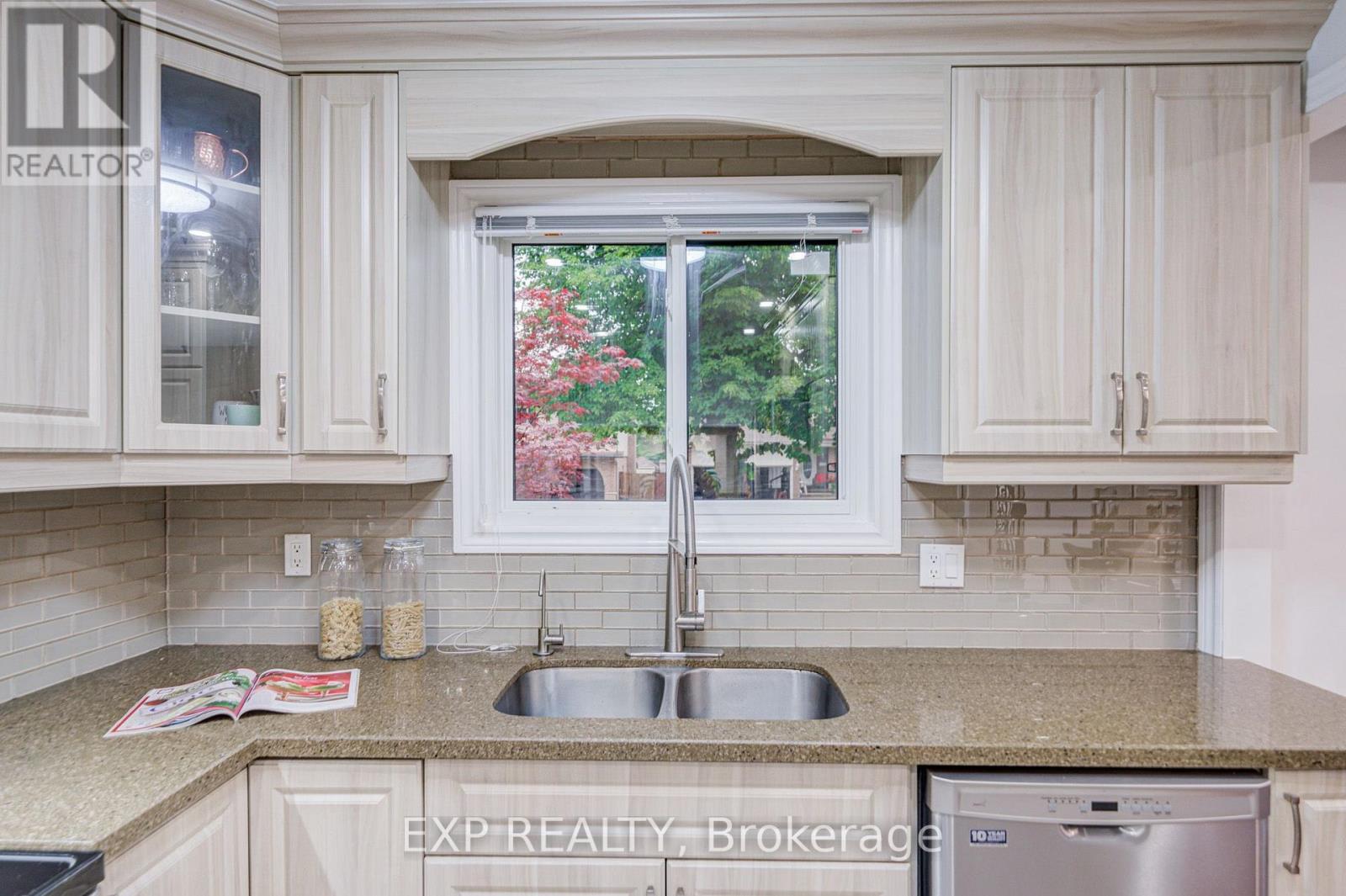 205 POWELL ROAD - 13