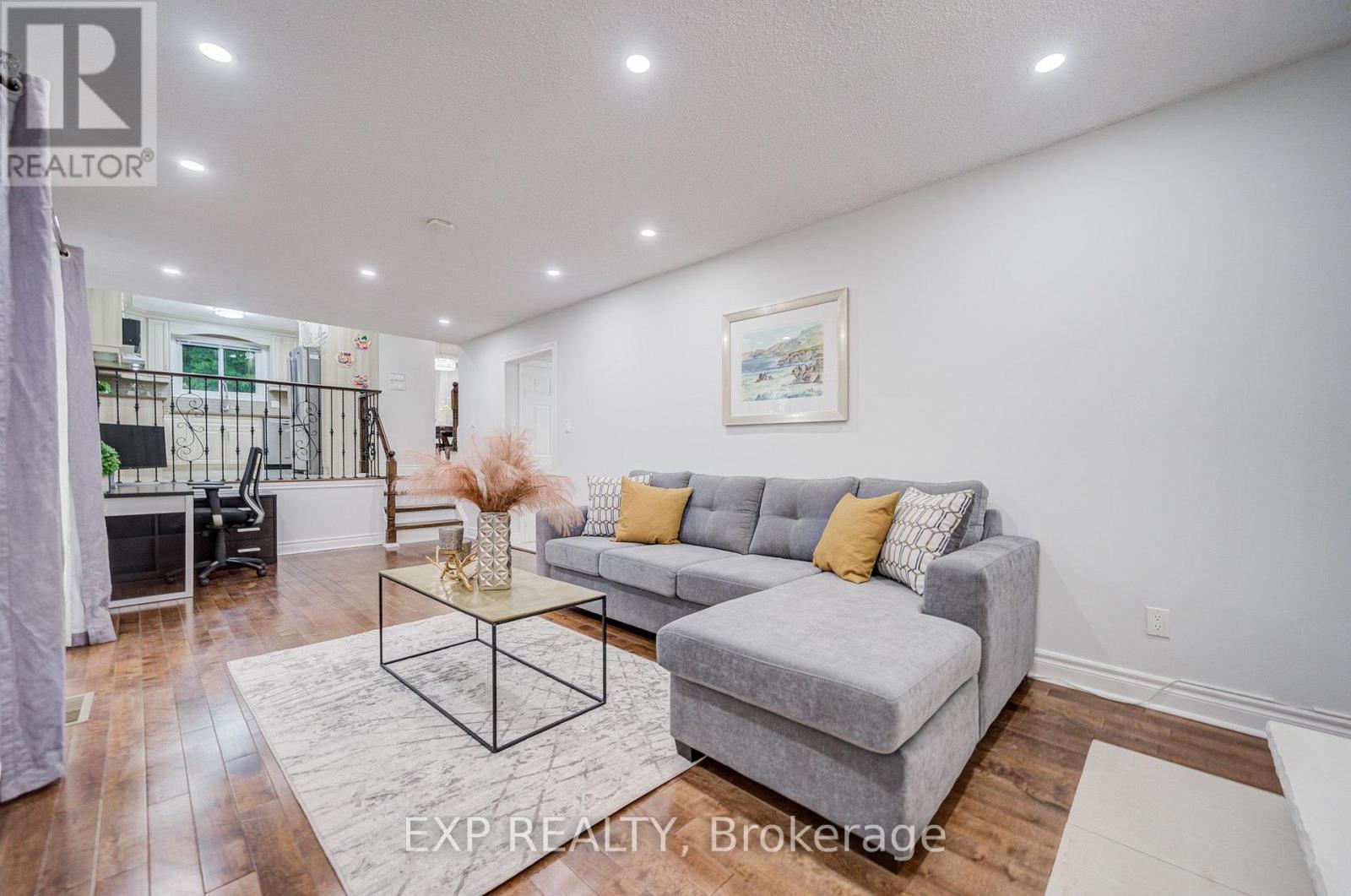 205 POWELL ROAD - 18