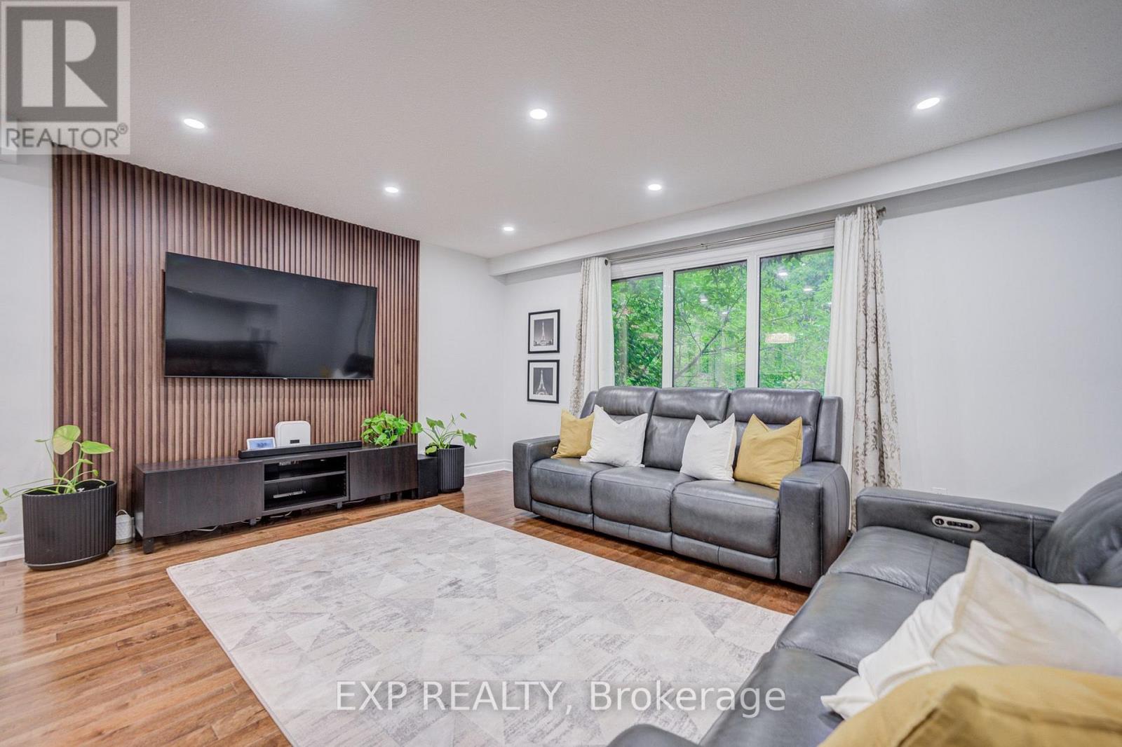 205 POWELL ROAD - Image 34