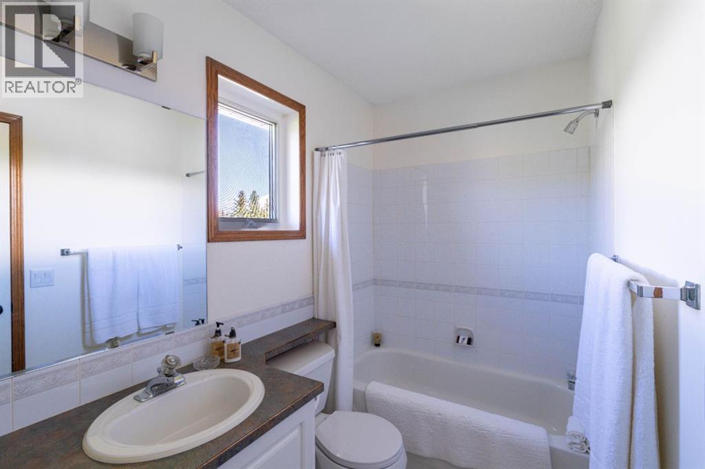 #8 120 Ross Avenue - 27