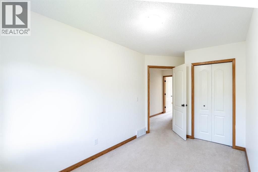 #8 120 Ross Avenue - 32