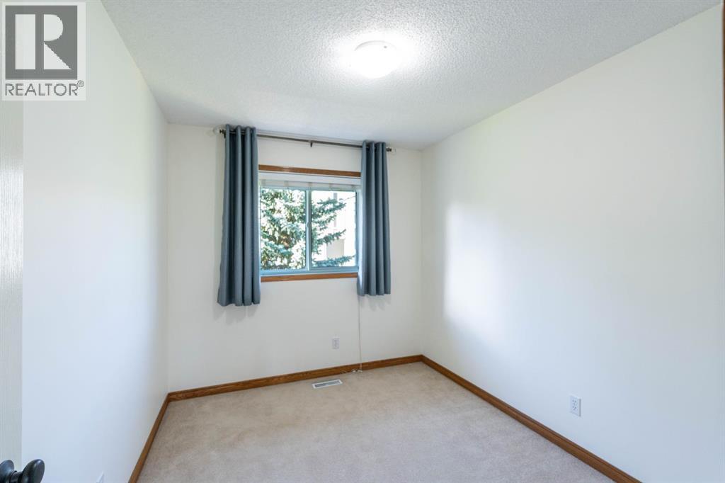 #8 120 Ross Avenue - 31