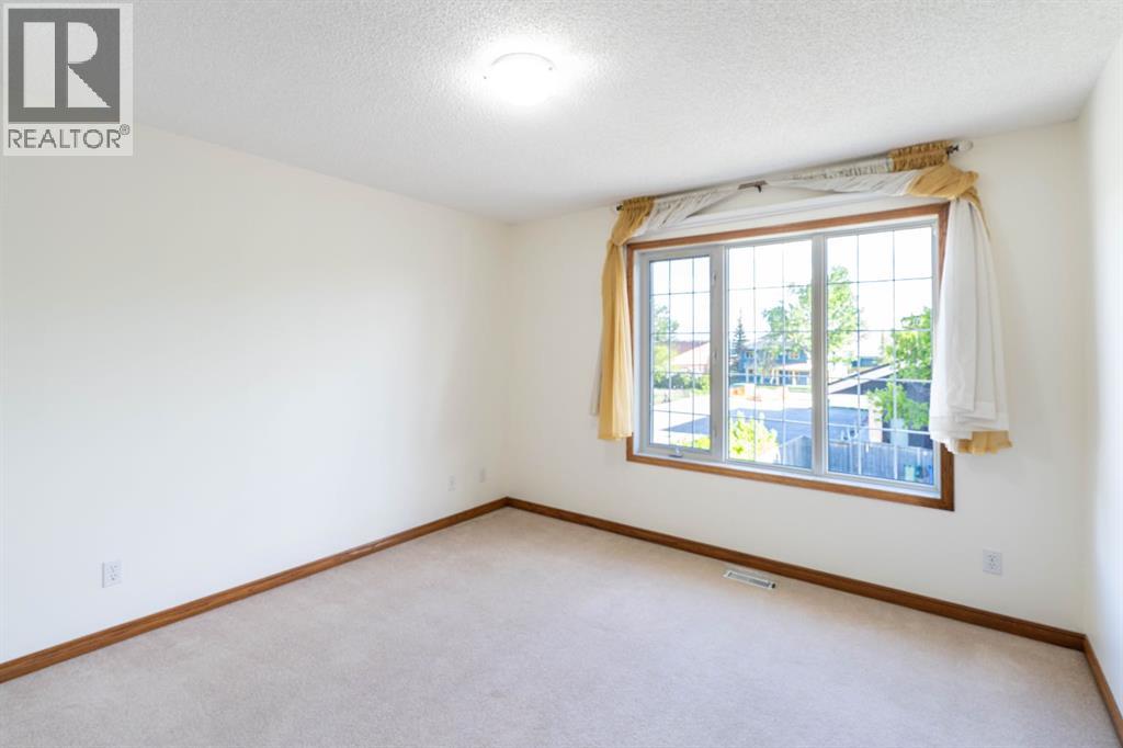 #8 120 Ross Avenue - 25
