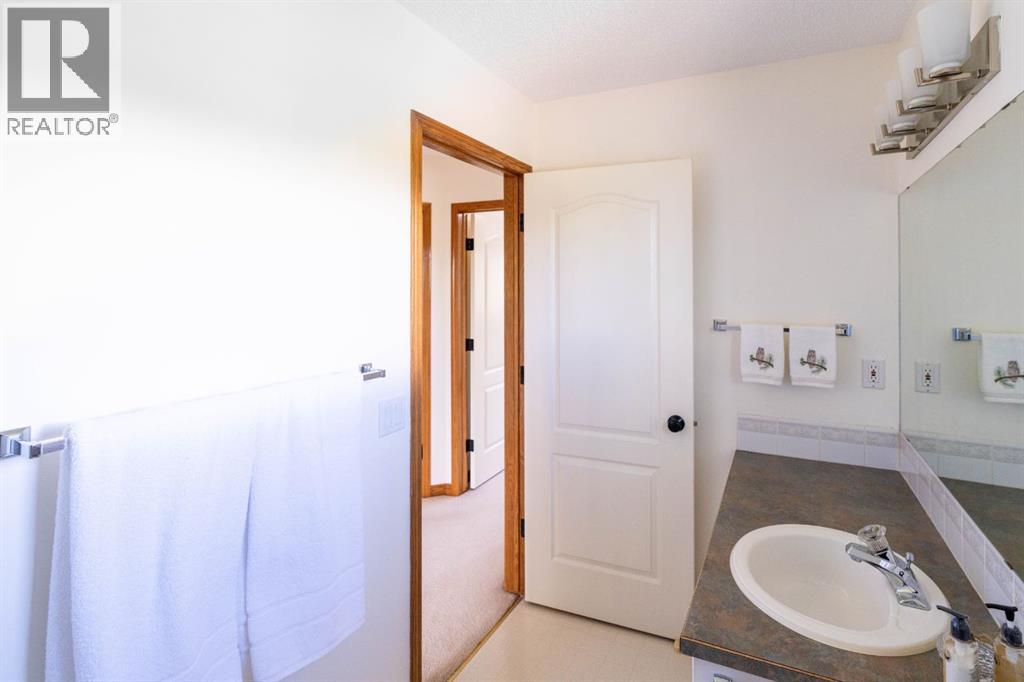 #8 120 Ross Avenue - 28