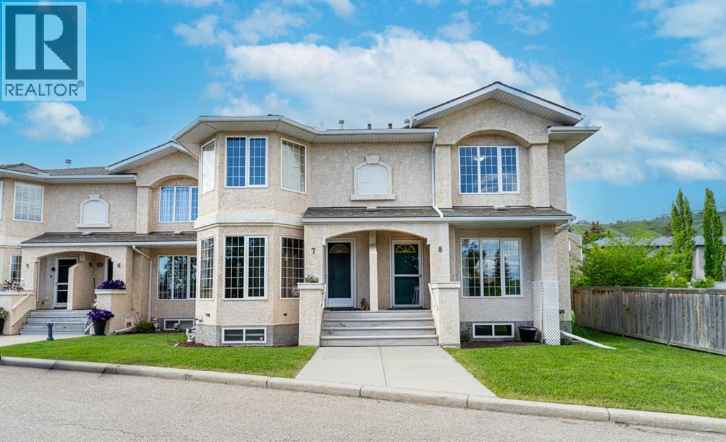 #8 120 Ross Avenue - 1