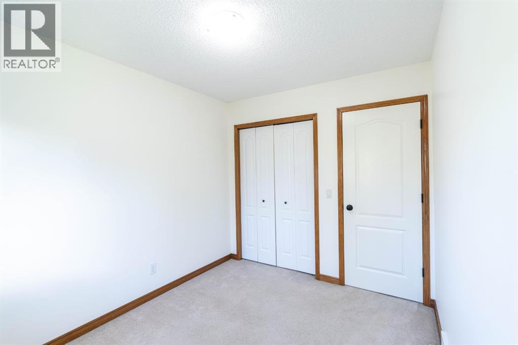 #8 120 Ross Avenue - 36