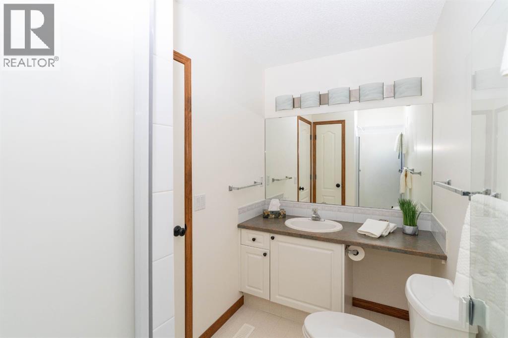 #8 120 Ross Avenue - 37