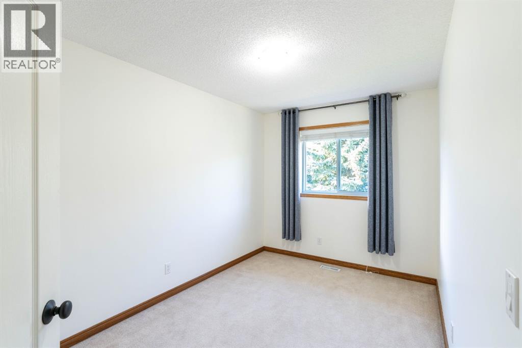#8 120 Ross Avenue - 34
