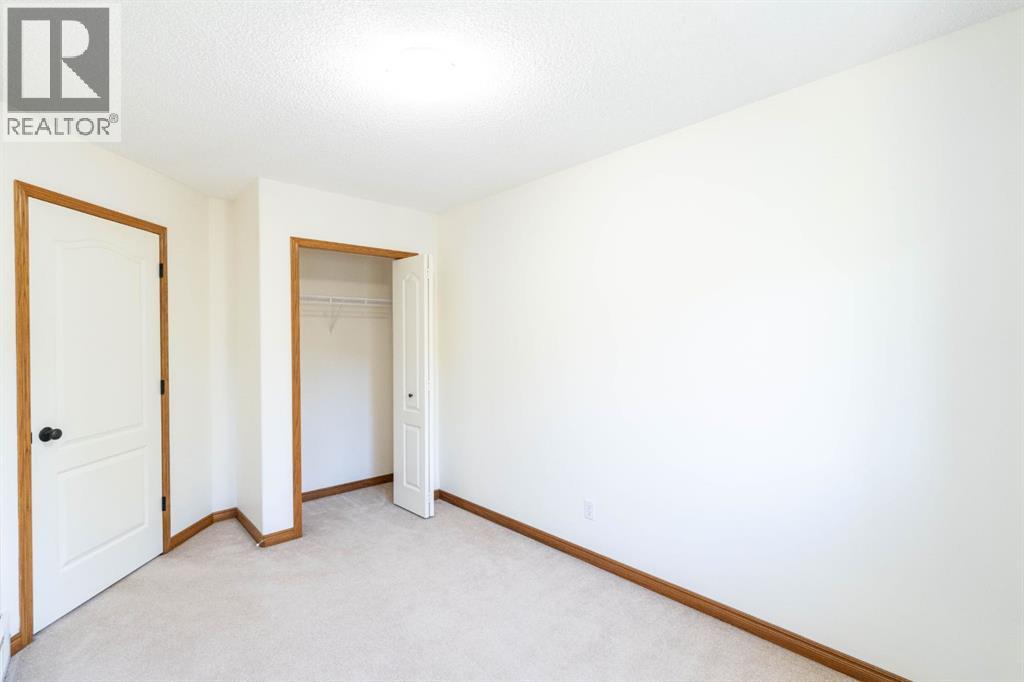 #8 120 Ross Avenue - 33