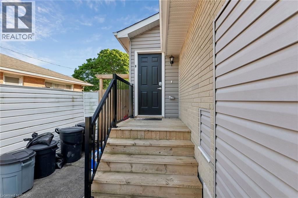 158 N LAURENTIAN Drive N - 3