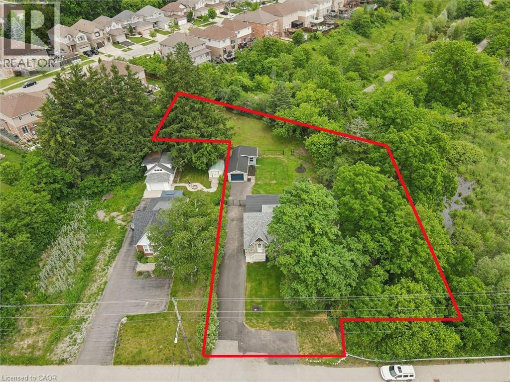 651 DUNDAS Street S - Image 32