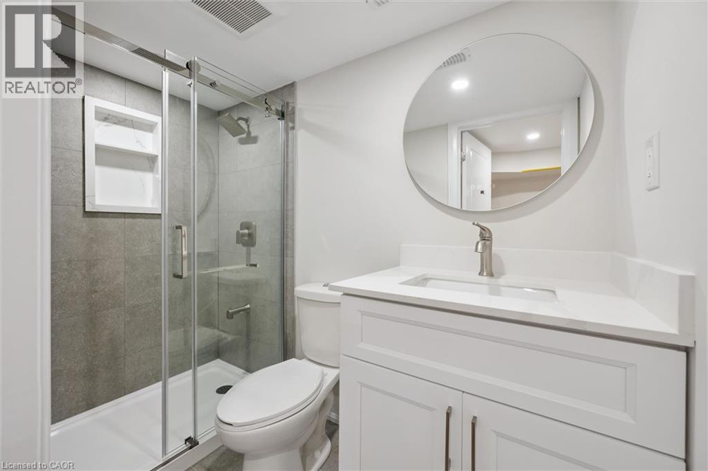 651 DUNDAS Street S - Image 22