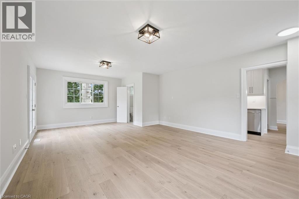 651 DUNDAS Street S - Image 10
