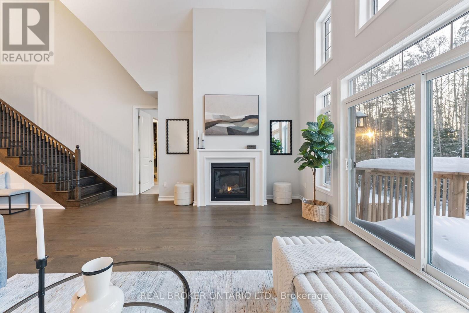 6 HOWARD WILLIAMS COURT - 18