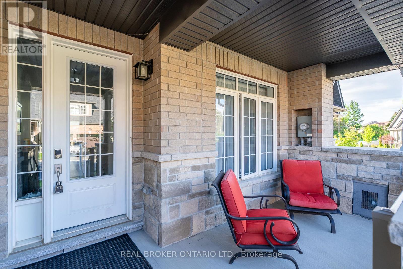 6 HOWARD WILLIAMS COURT - 2