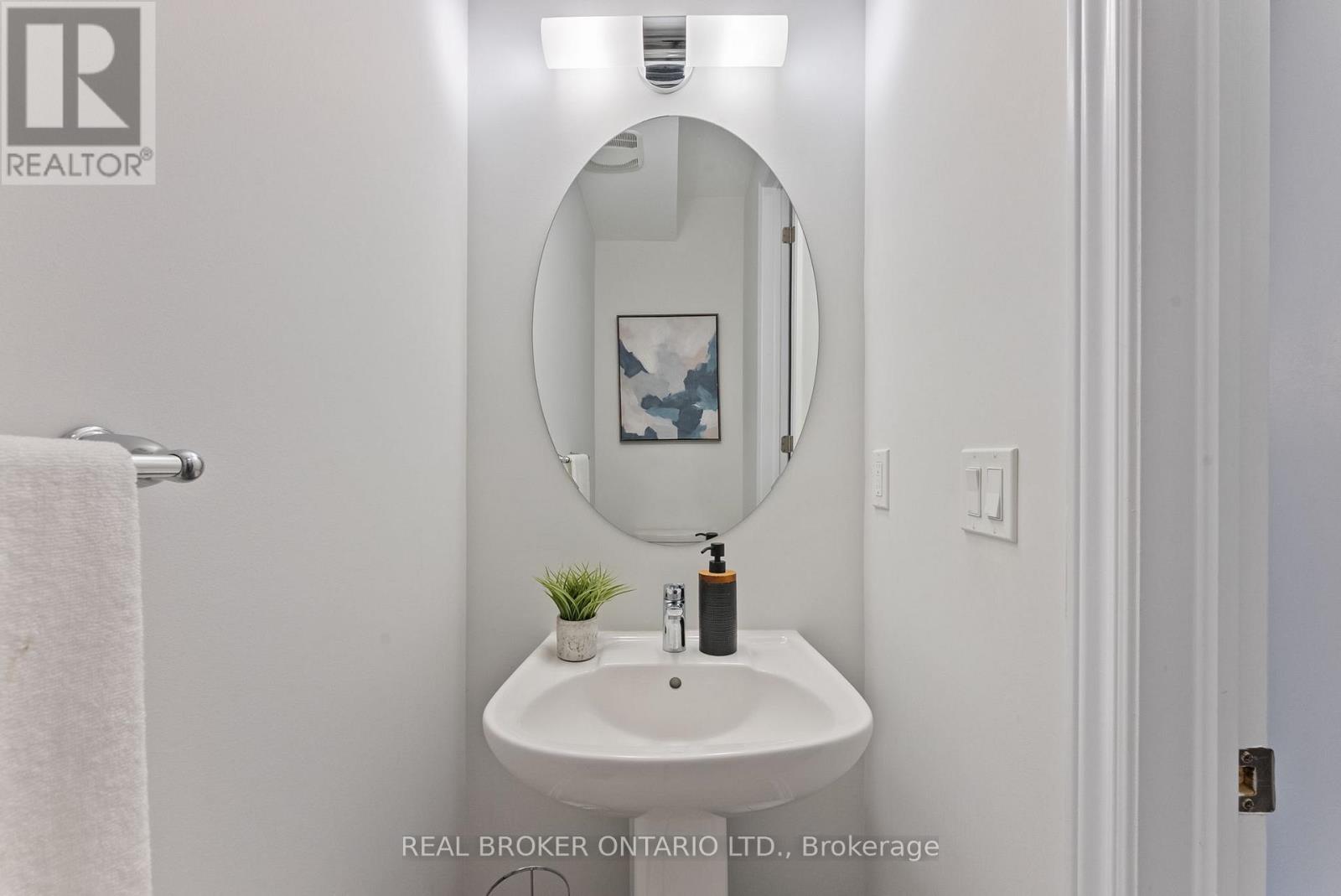 6 HOWARD WILLIAMS COURT - 32