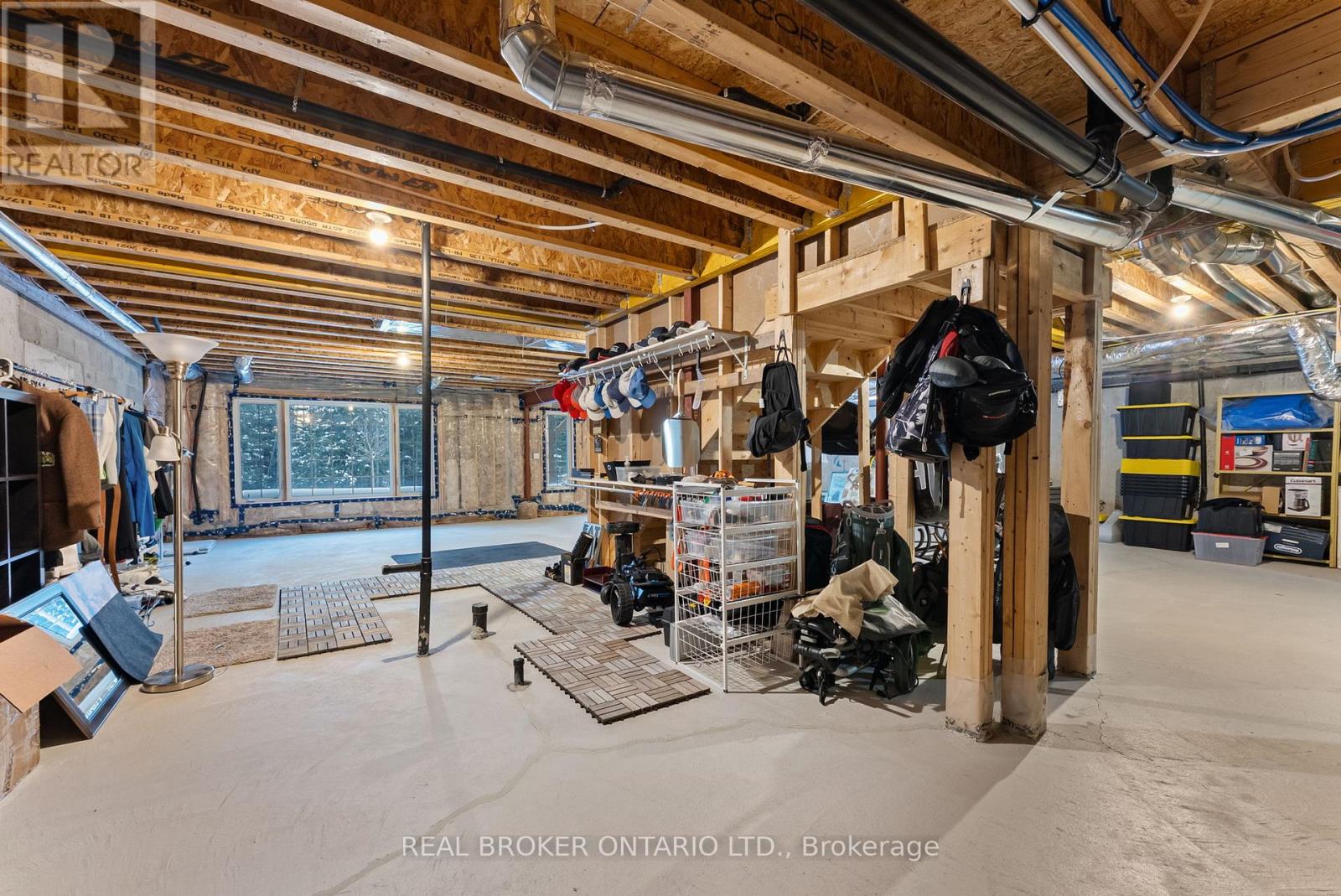 6 HOWARD WILLIAMS COURT - 35